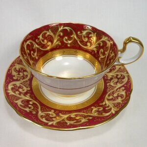 beautiful vintage bone china tea cup & saucer. Aynsley pattern 7280